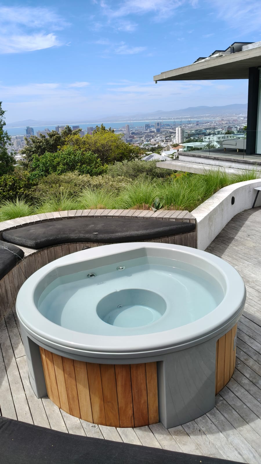 Ami Pod hot tub installation 1